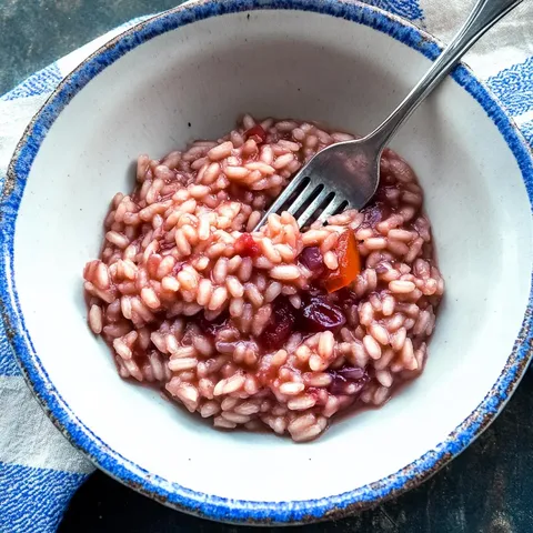 Risotto mit Rotwein und karamellisierten Zwiebeln