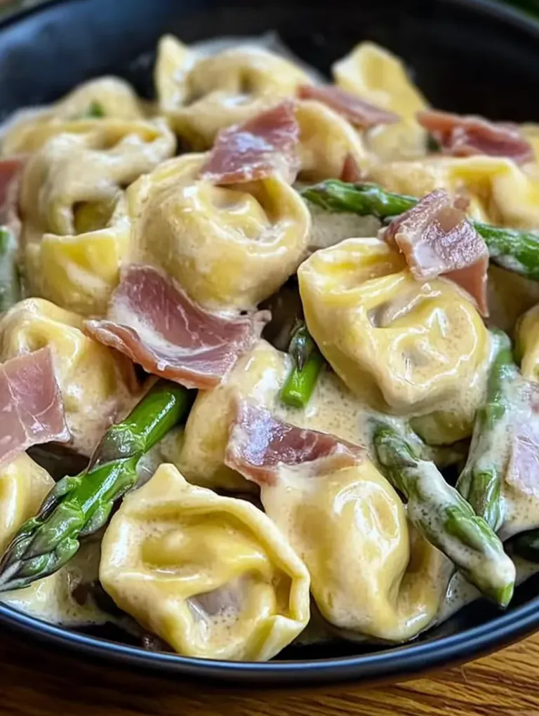 Schnelles Tortellini-Rezept mit Sahnesoße & grünem Spargel