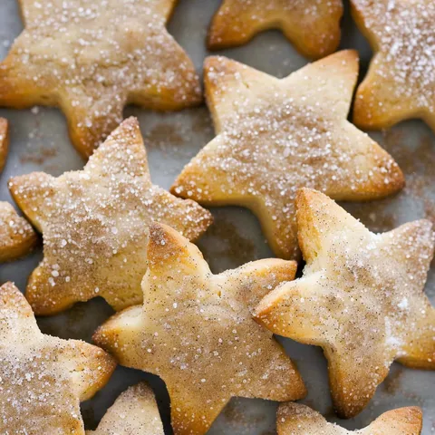 A plate of cookies with sugar on top.